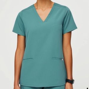 Figs Casma 3 pocket scrub top hydrogreen